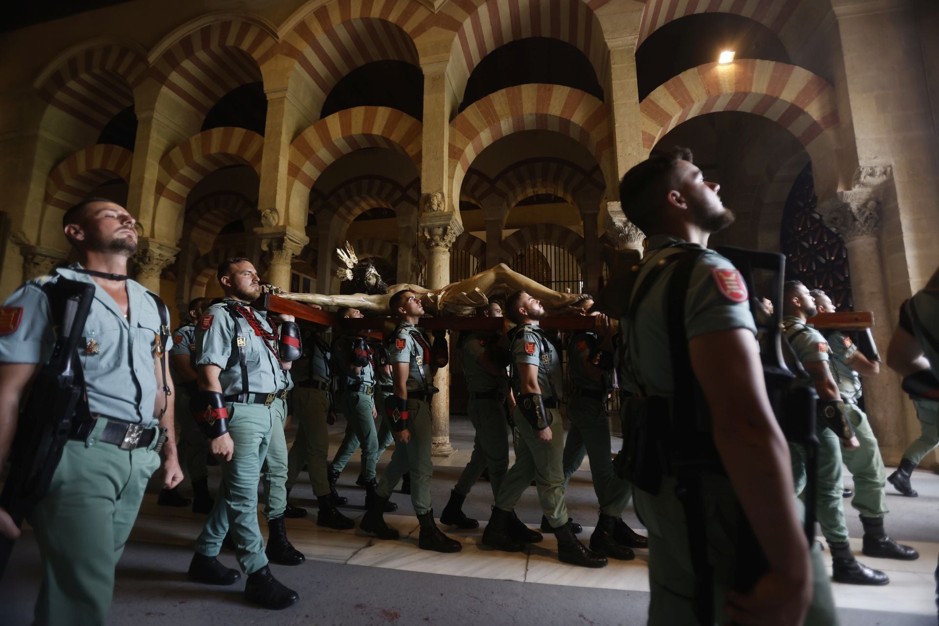 Las imágenes del vía crucis del Señor de la Caridad en Córdoba