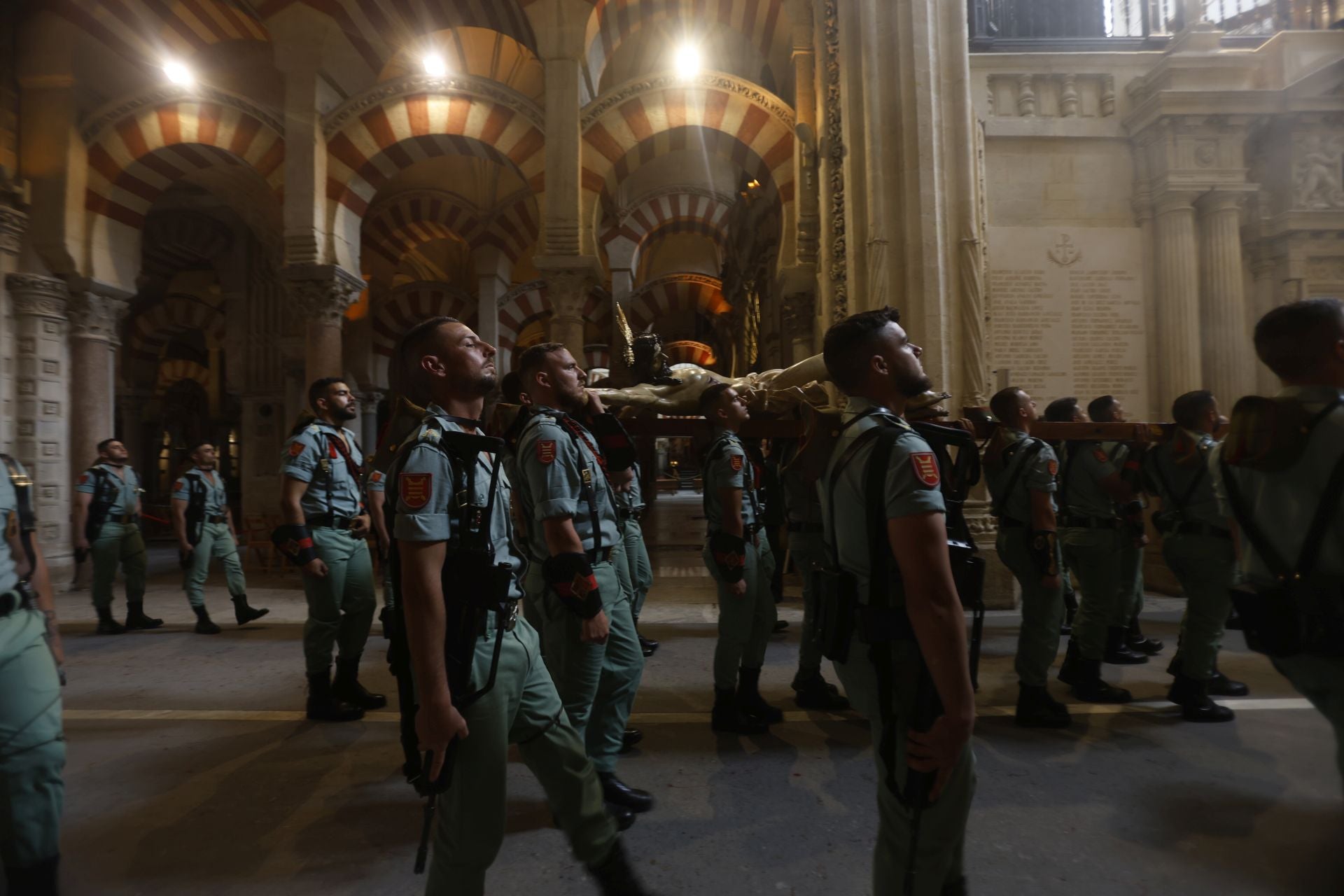 Las imágenes del vía crucis del Señor de la Caridad en Córdoba