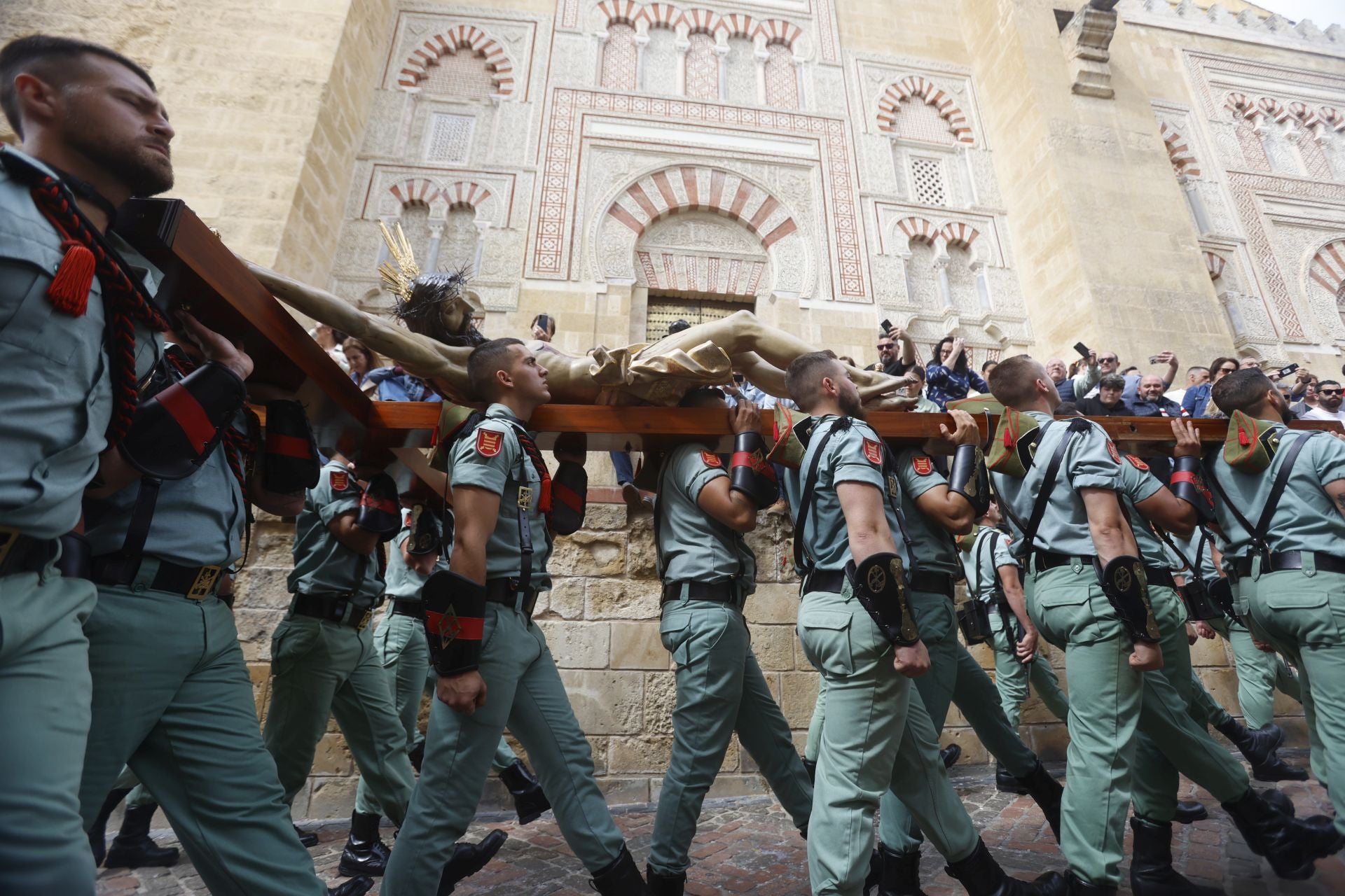 Las imágenes del vía crucis del Señor de la Caridad en Córdoba