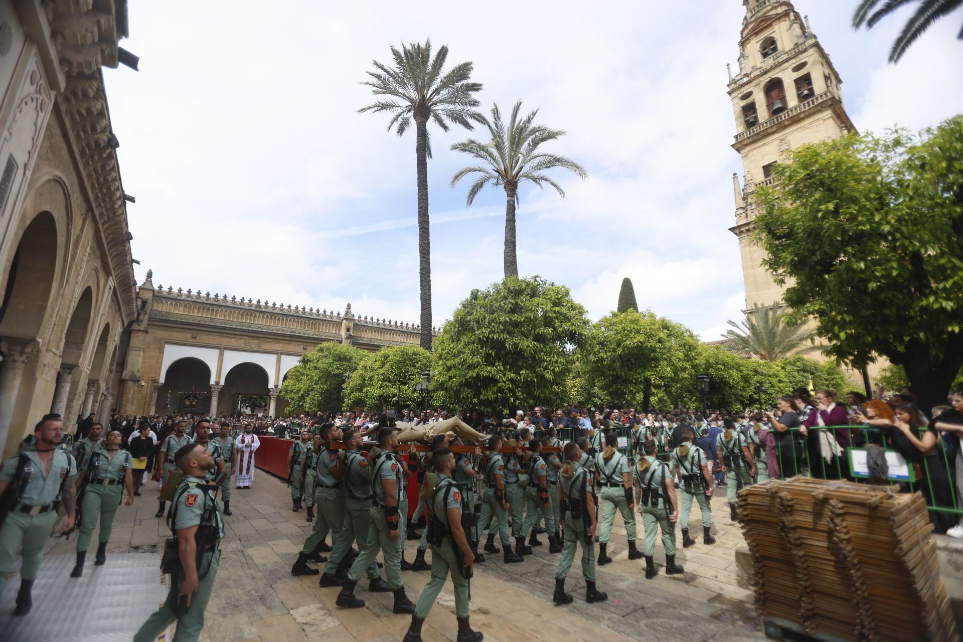 Las imágenes del vía crucis del Señor de la Caridad en Córdoba
