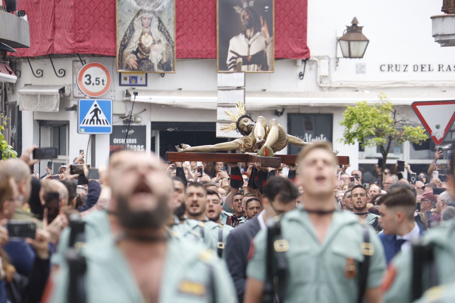 Las imágenes del vía crucis del Señor de la Caridad en Córdoba