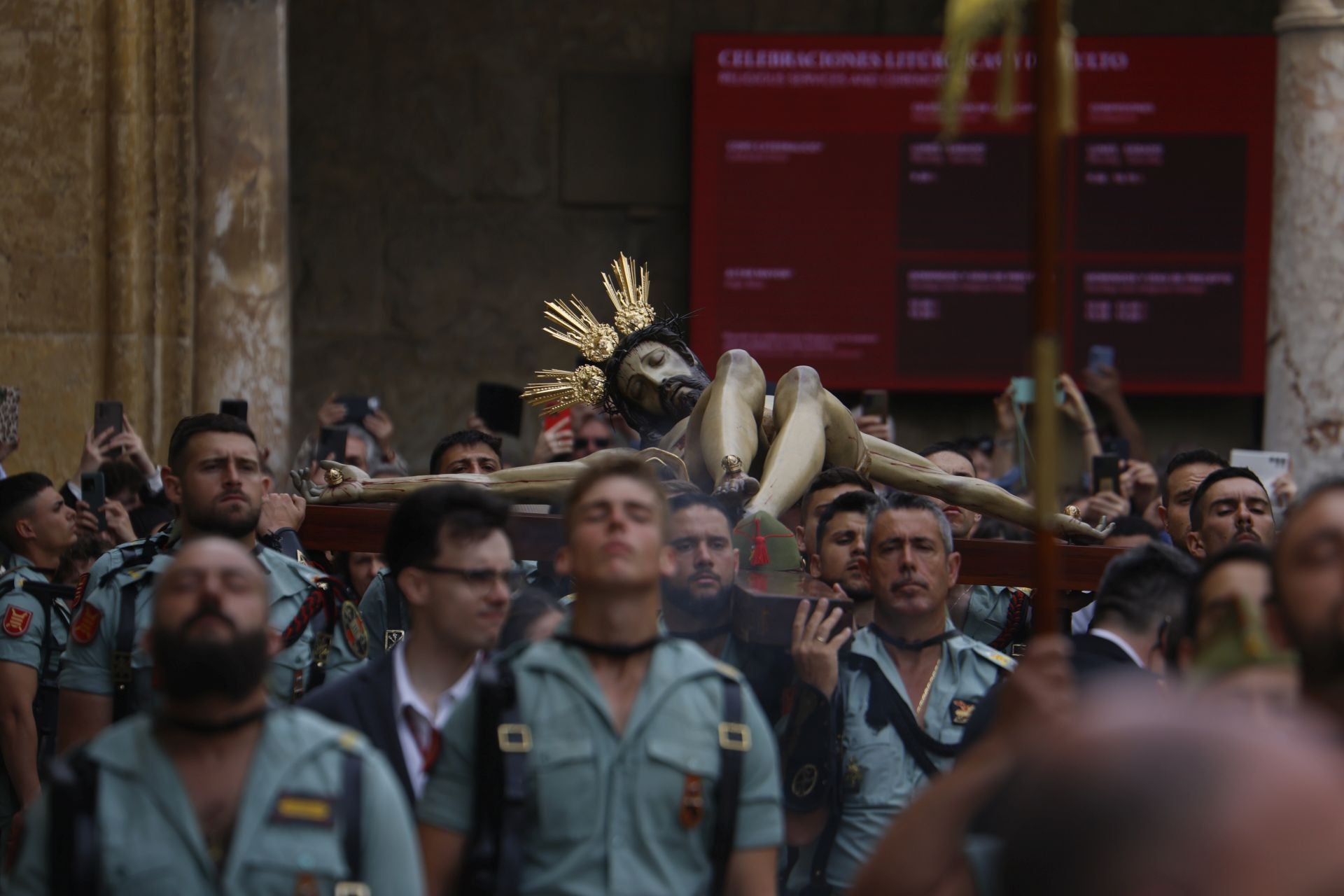 Las imágenes del vía crucis del Señor de la Caridad en Córdoba