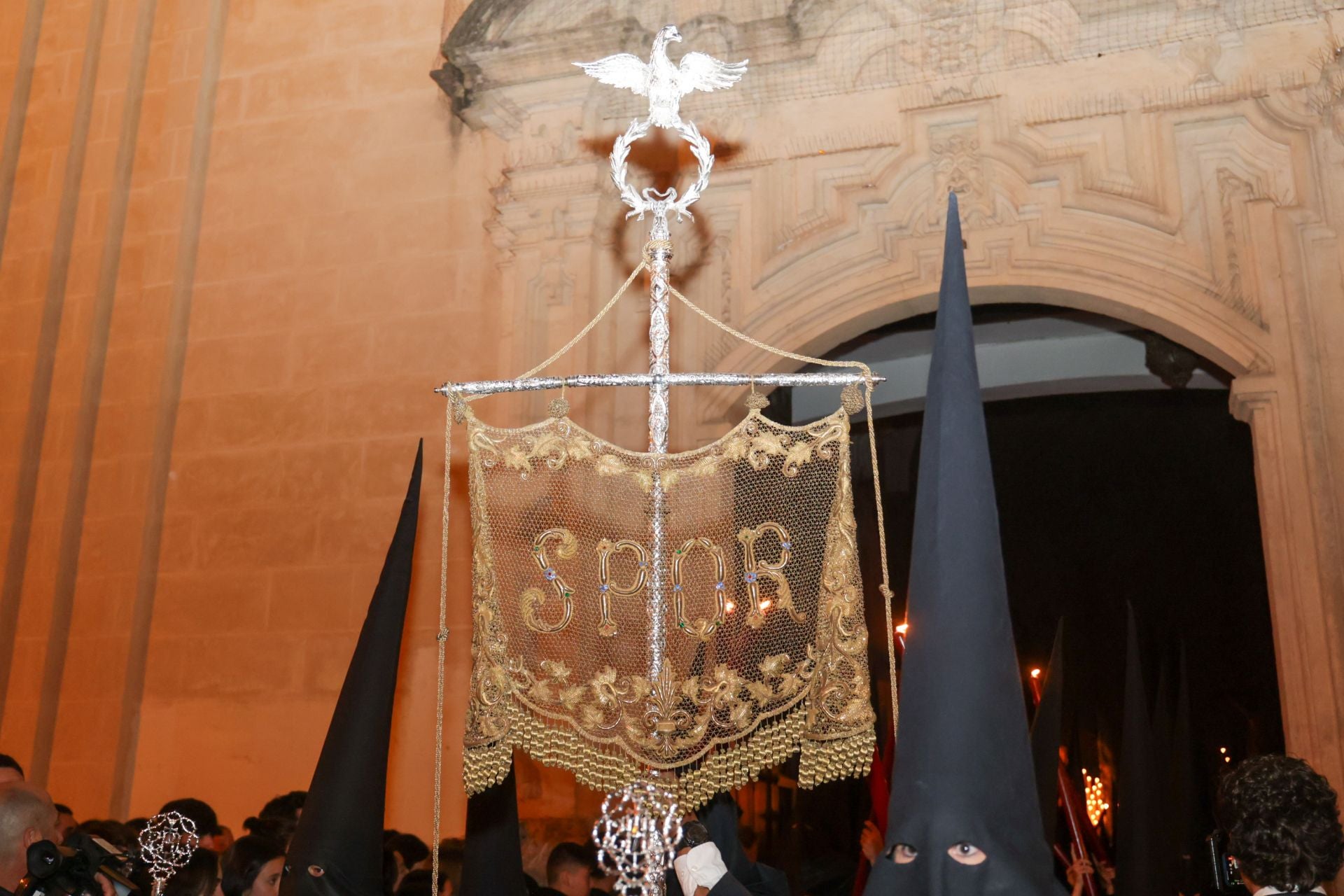 Las imágenes de la Buena Muerte en la Madrugada de la Semana Santa de Córdoba