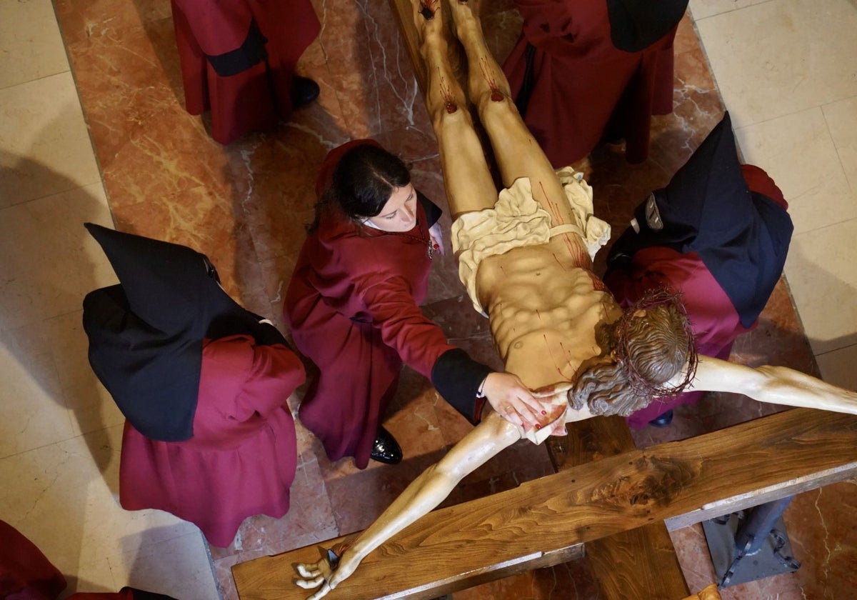 Celebración del acto del Desenclavo de Cristo tras la suspensión de la procesión