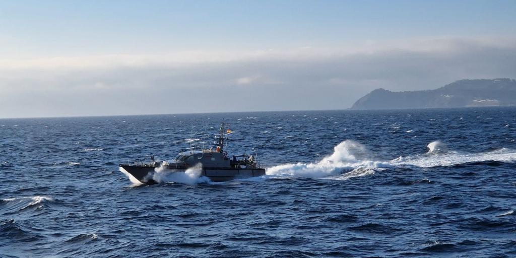Un patrullero de la Armada interviene en el Estrecho ante una nueva intromisión de la Royal Navy en aguas de Ceuta