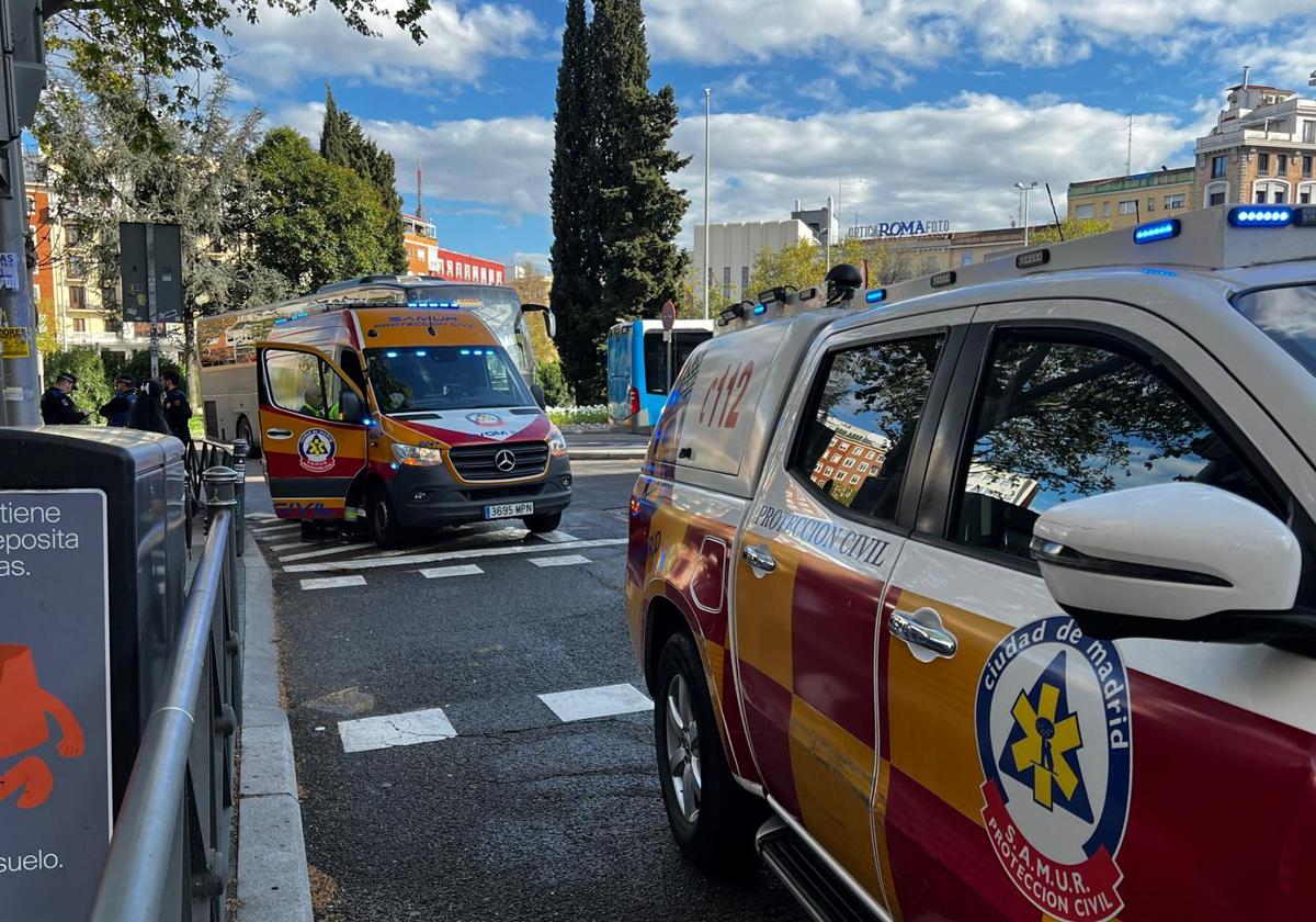 Samur-Protección Civil en la plaza de Manuel Becerra