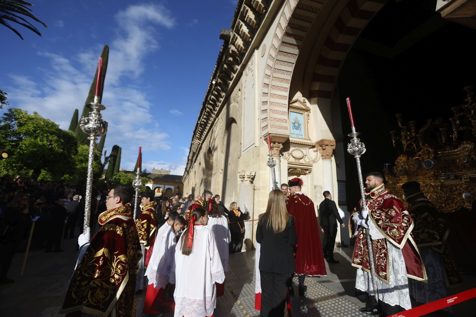 Las imágenes del regreso de la Merced el Sábado Santo de Córdoba, en imágenes