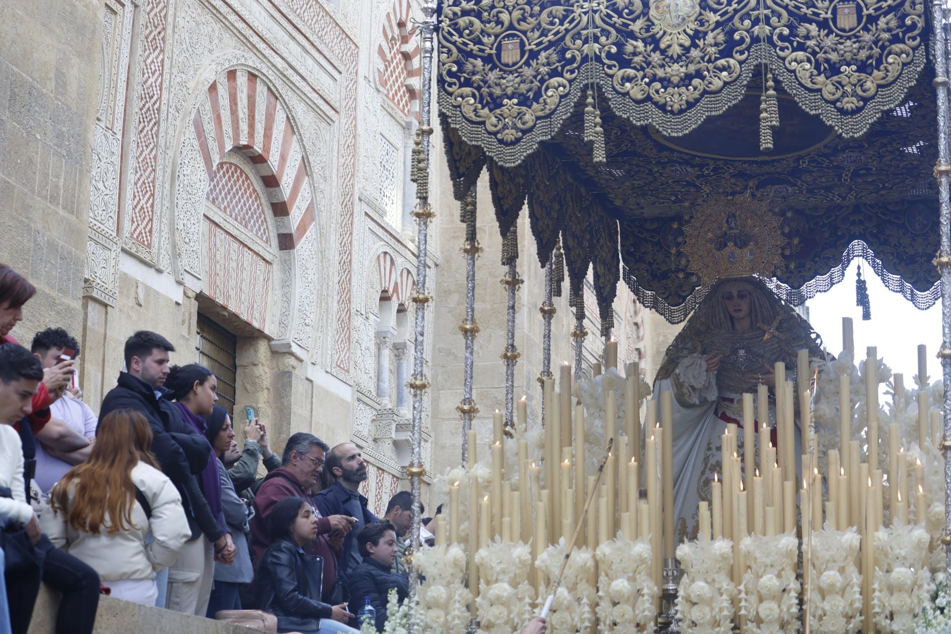 Las imágenes del regreso de la Merced el Sábado Santo de Córdoba, en imágenes