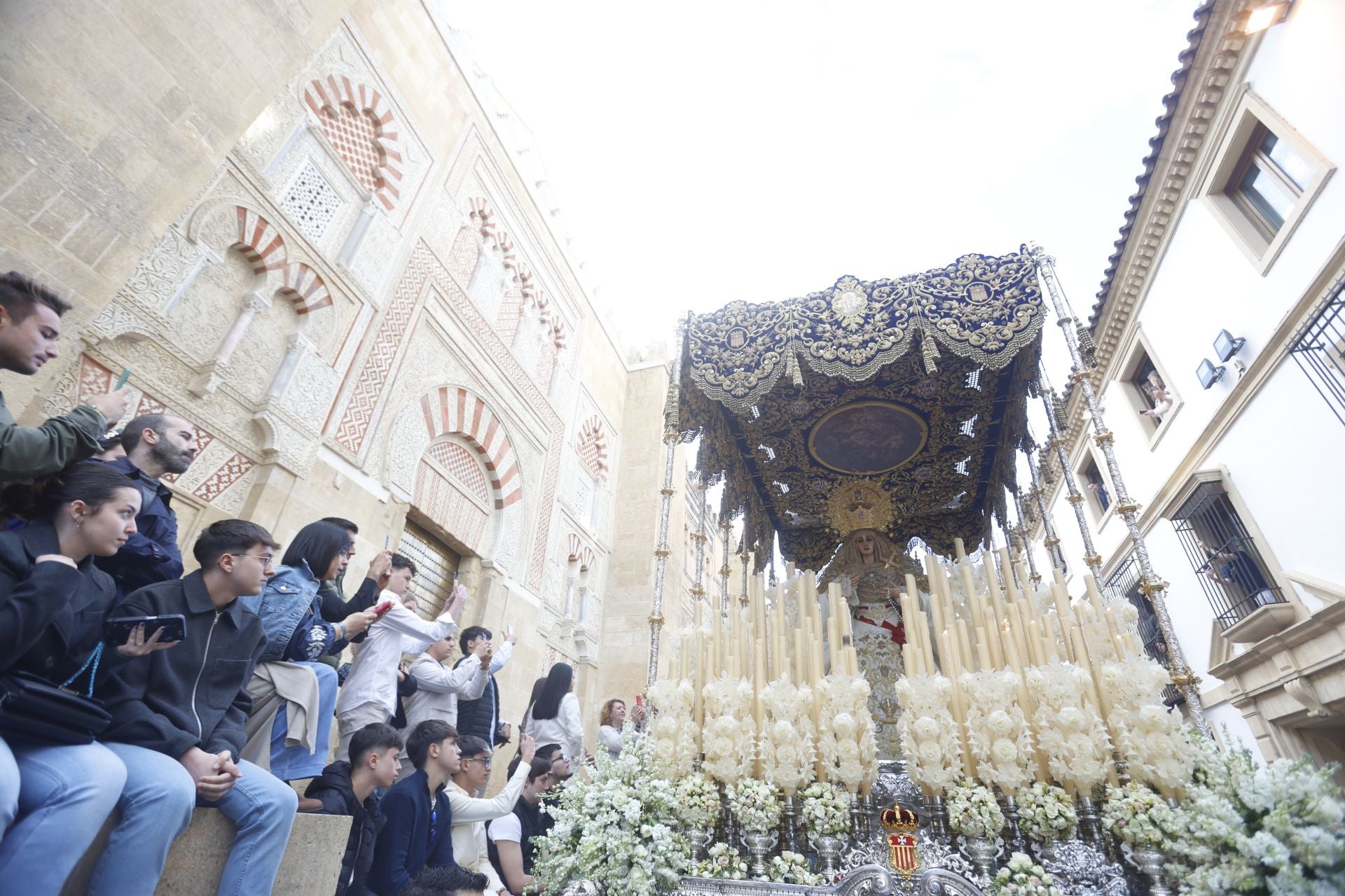 Las imágenes del regreso de la Merced el Sábado Santo de Córdoba, en imágenes