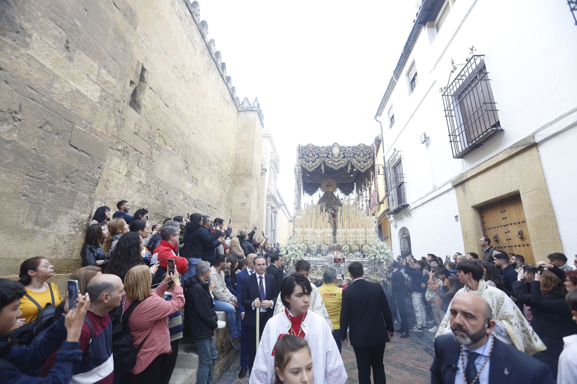 Las imágenes del regreso de la Merced el Sábado Santo de Córdoba, en imágenes
