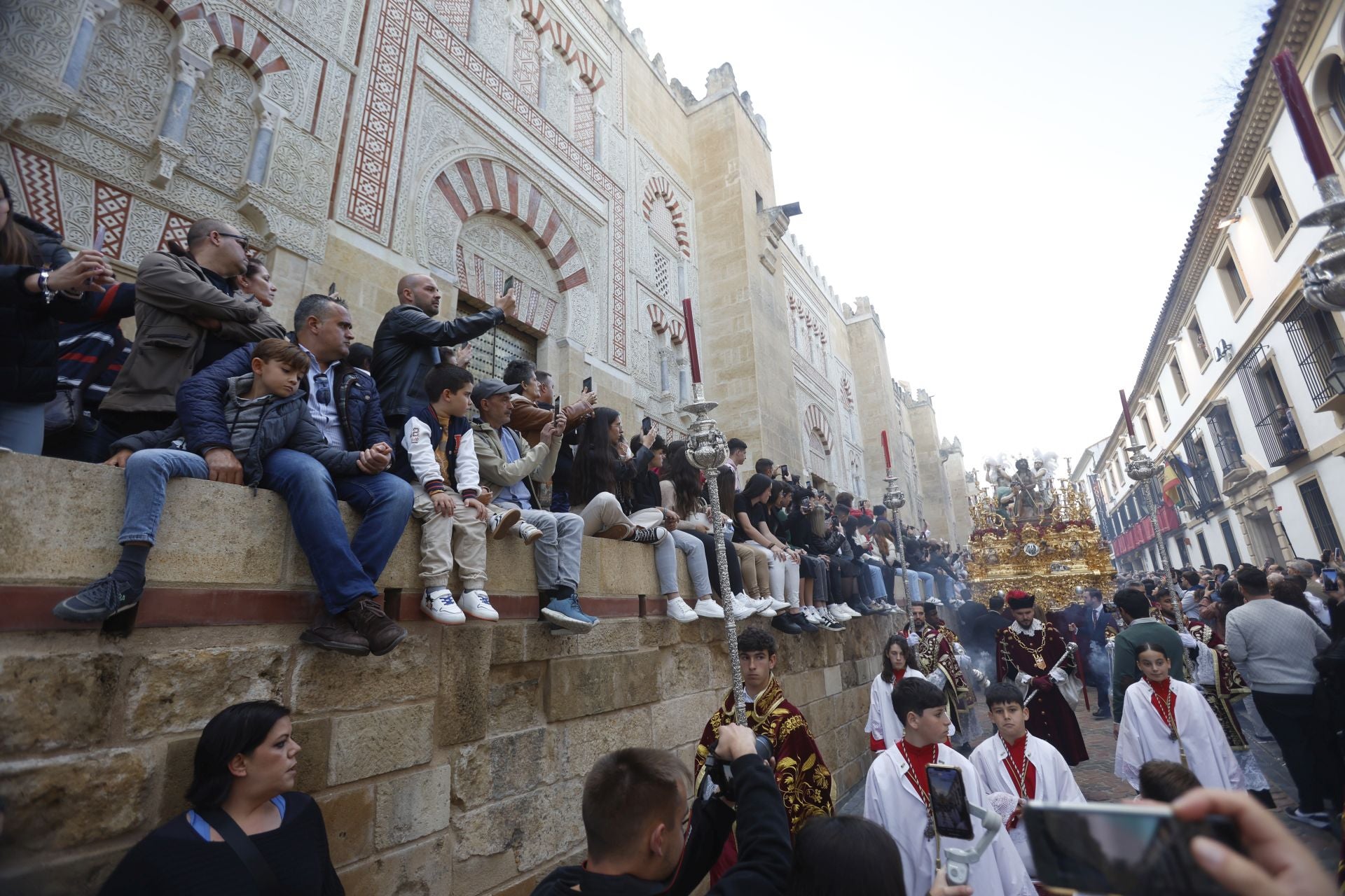 Las imágenes del regreso de la Merced el Sábado Santo de Córdoba, en imágenes