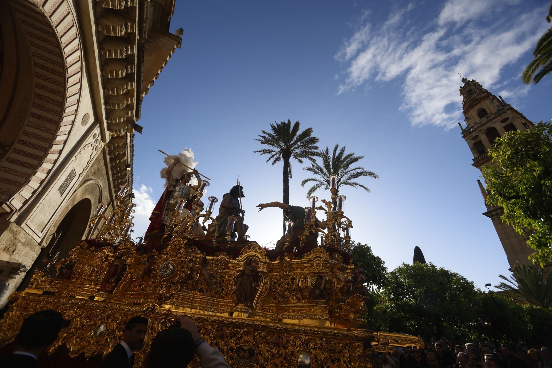 Las imágenes del regreso de la Merced el Sábado Santo de Córdoba, en imágenes