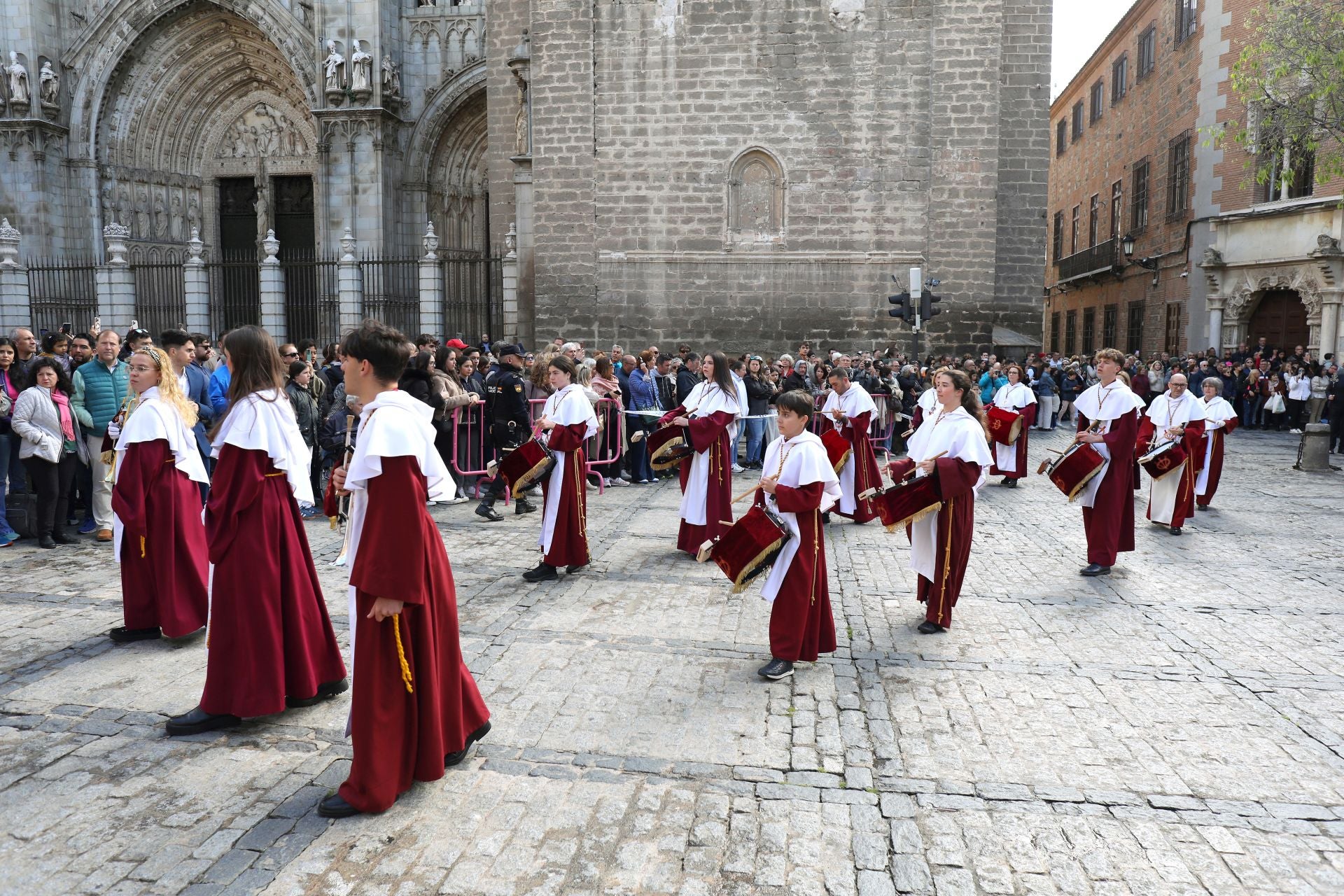 En imágenes, la procesión del Encuentro entre Jesús Resucitado y la Virgen de la Alegría