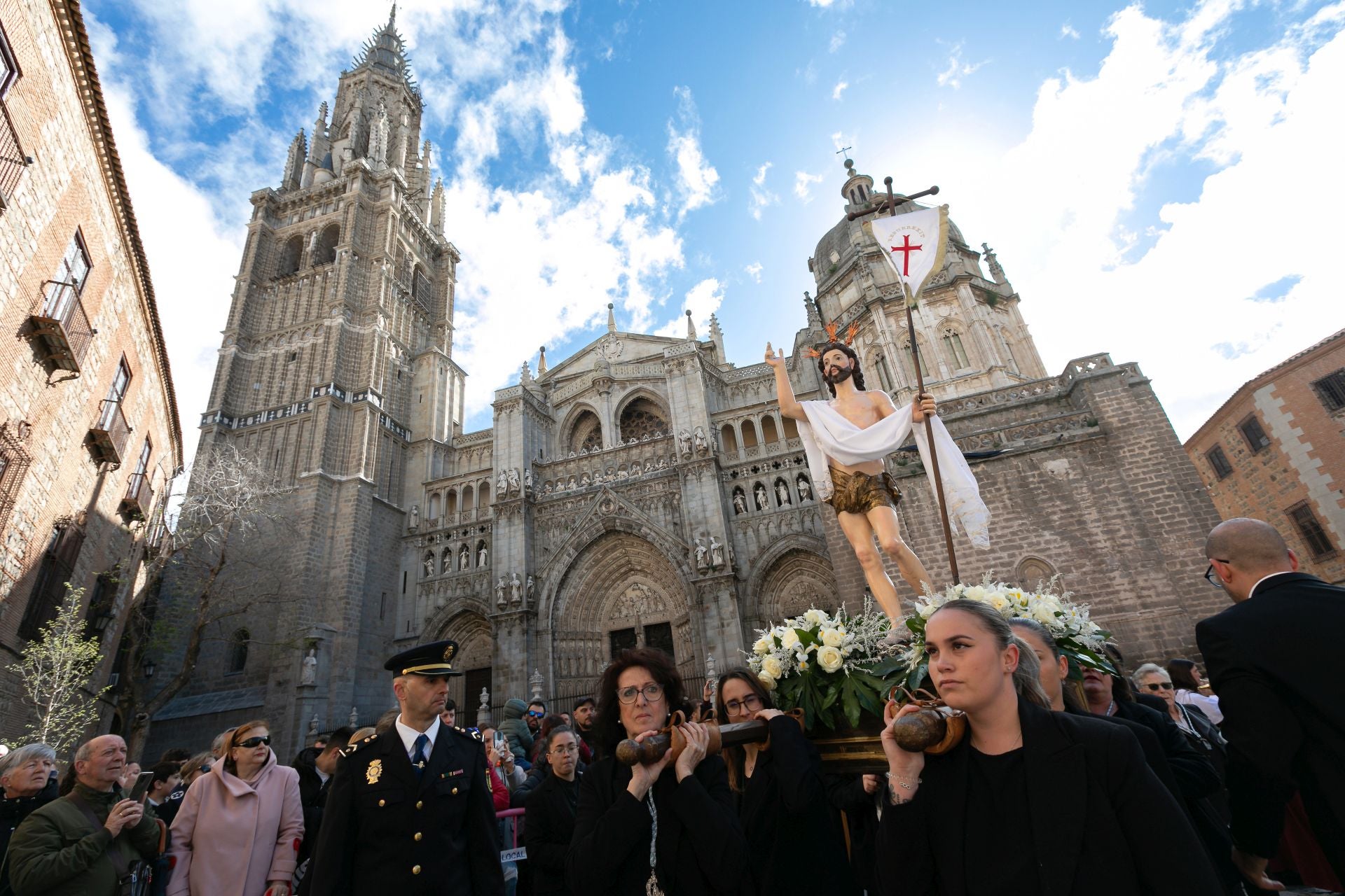 En imágenes, la procesión del Encuentro entre Jesús Resucitado y la Virgen de la Alegría