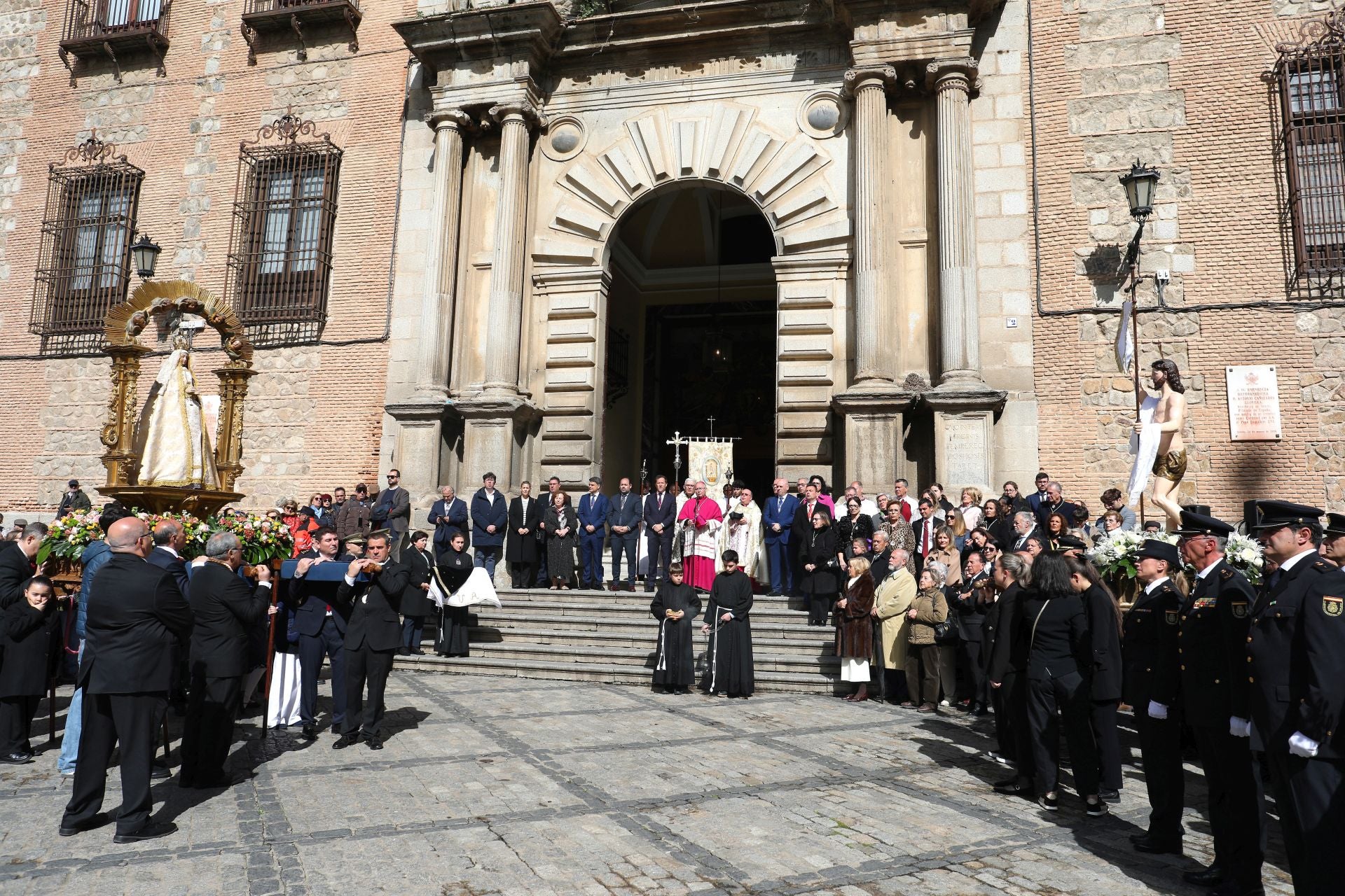 En imágenes, la procesión del Encuentro entre Jesús Resucitado y la Virgen de la Alegría