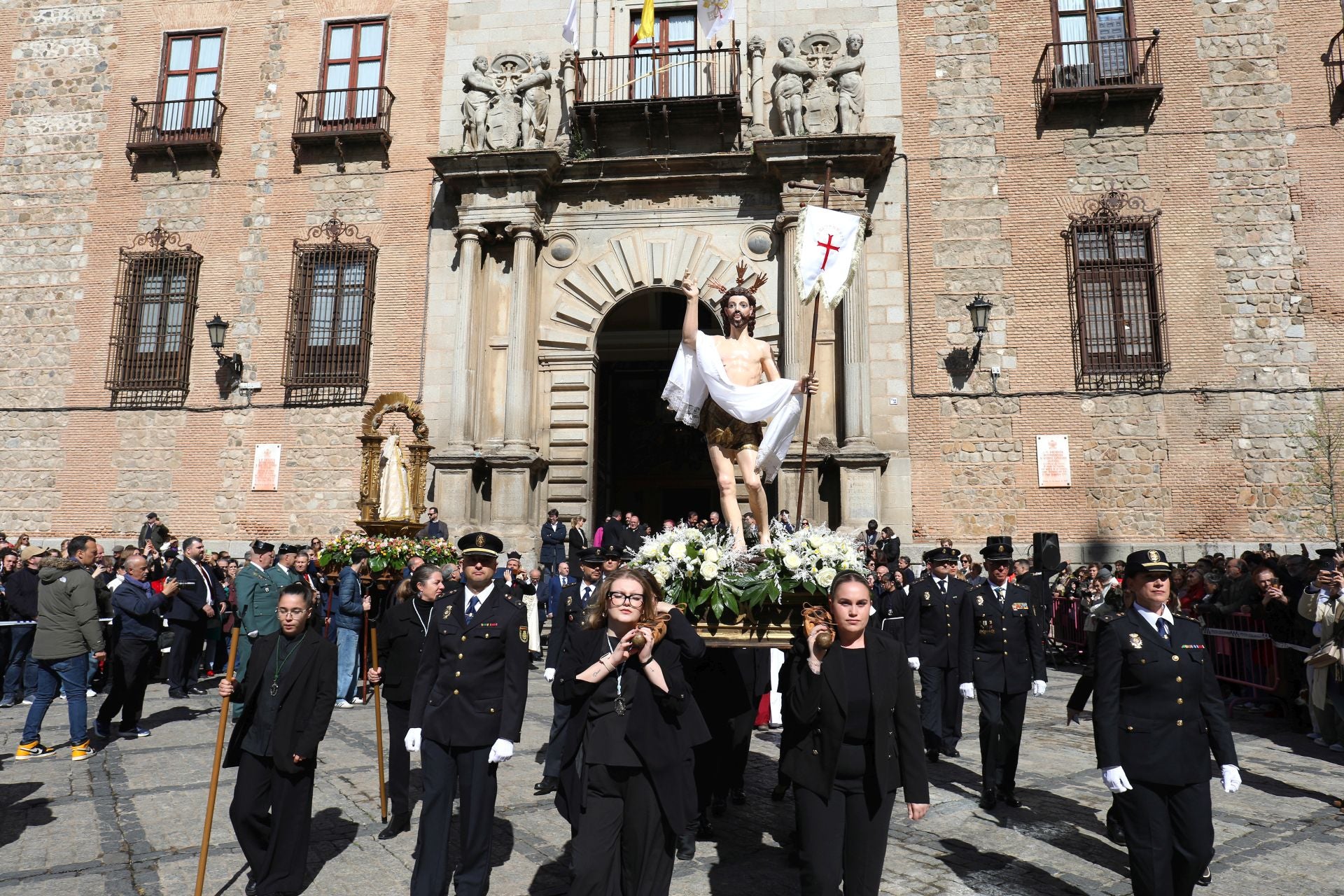 En imágenes, la procesión del Encuentro entre Jesús Resucitado y la Virgen de la Alegría