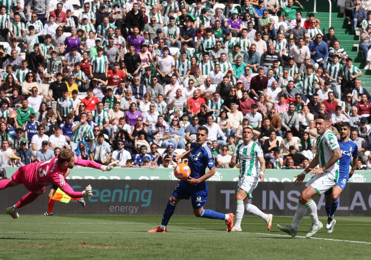 Ocasión de Casas, en el choque de este domingo ante el Oviedo