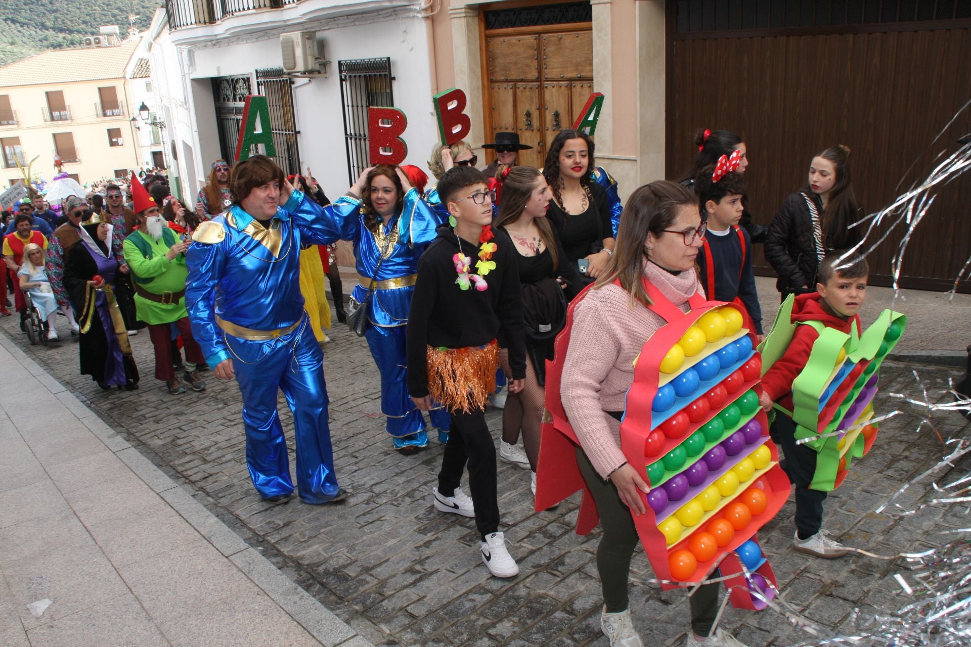 La colorida Pascua de los Moraos de Carcabuey, en imágenes
