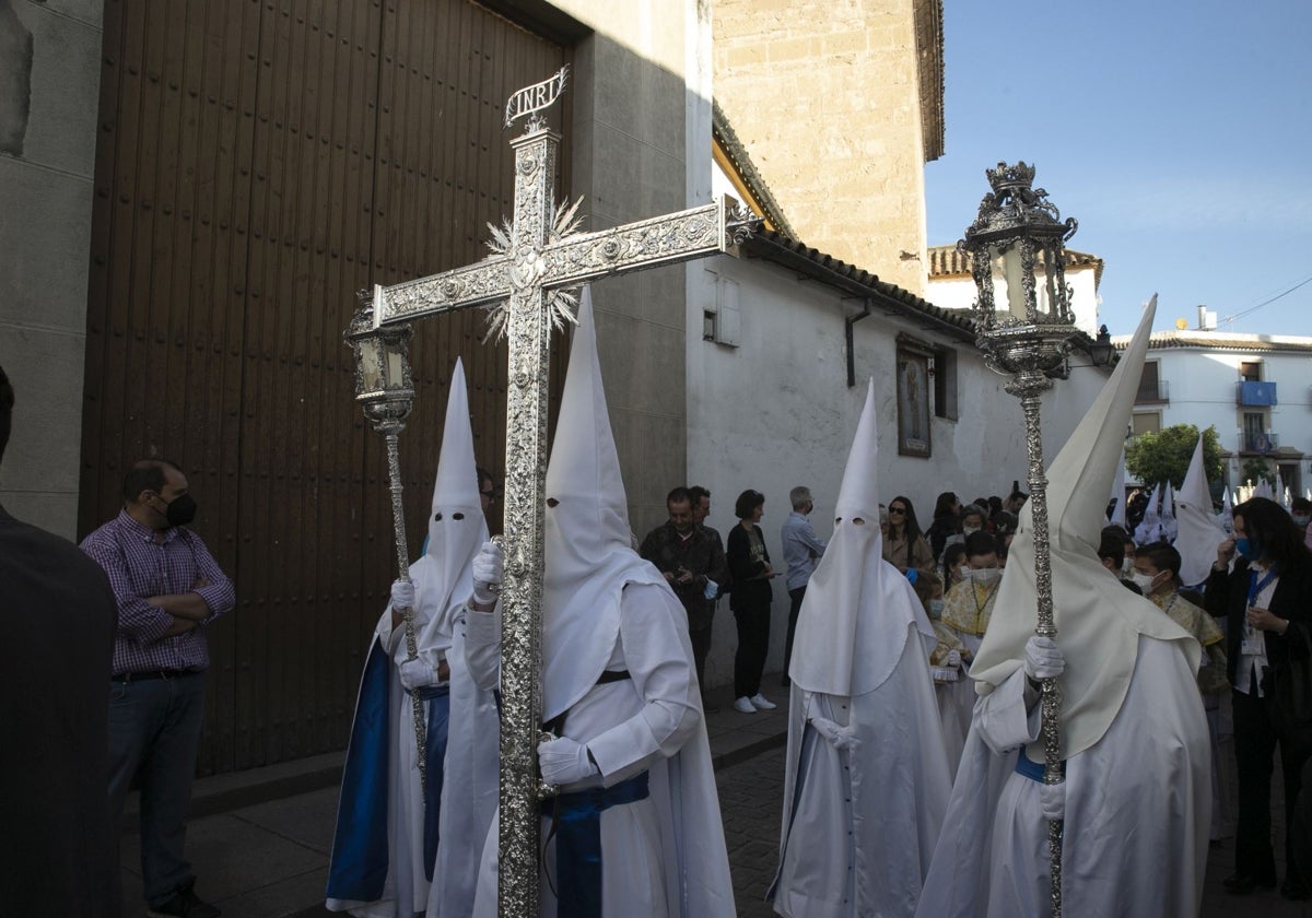 Cruz de guía de la hermandad de Jesús Resucitado