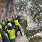 Imagen - El capitán Mora lidera unas prácticas de ejercitación en una pared escarpada en Rodellar (Huesca)