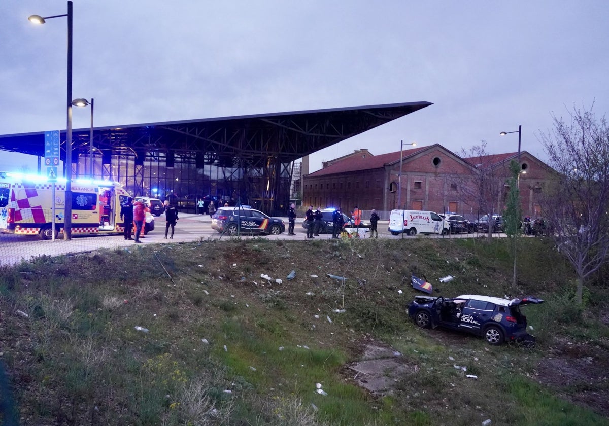 Vuelco de un coche patrulla en la avenida Palencia de León