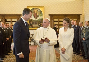 Los Reyes expresan sus condolencias por la muerte del Papa Francisco: «Nos seguirá inspirando siempre»