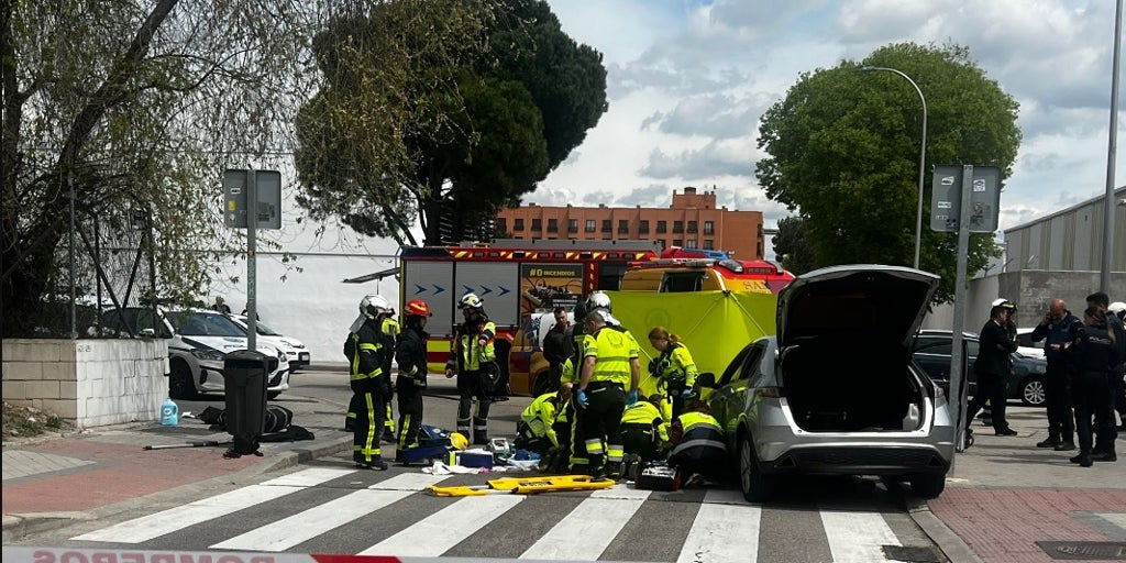 Un coche pierde el control tras chocar contra otro y atropella a una ...