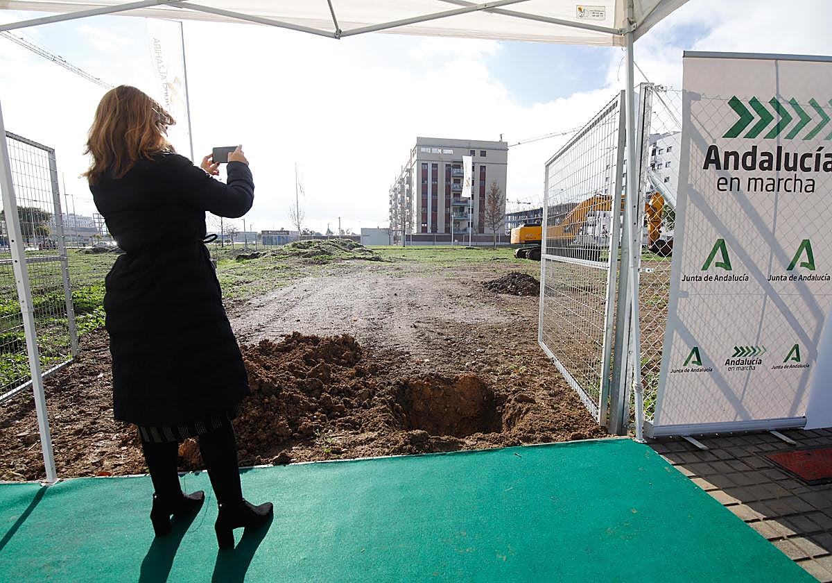 Imagen de archivo del inicio de obras de una promoción de VPO de la Junta