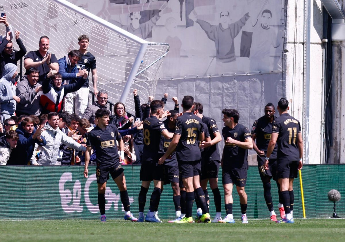 Imagen de la celebración del gol del Valencia CF ante el Rayo Vallecano