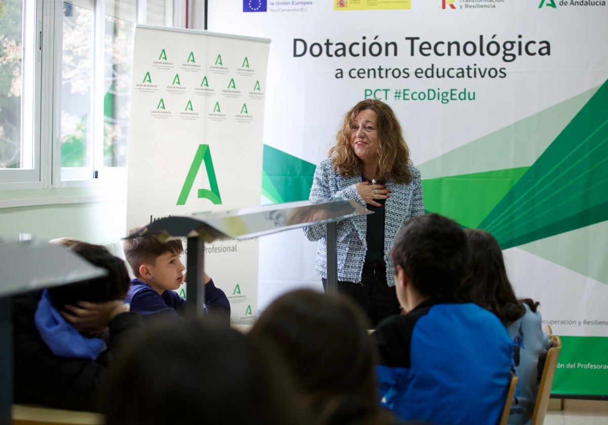 La consejera de Desarrollo Educativo Carmen Castillo en el IES Los Pedroches