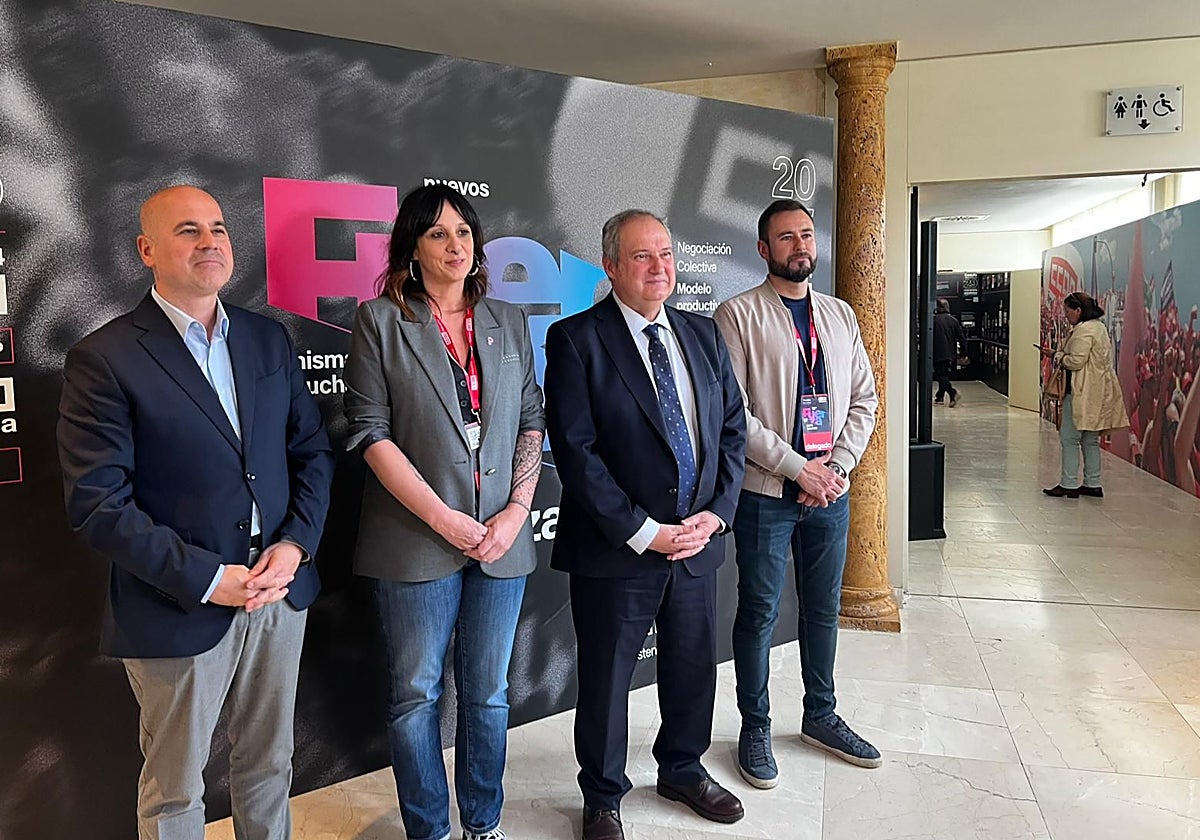 El ministro Jordi Hereu y Garbiñe Espejo durante la apertura del Congreso de Industria en Toledo