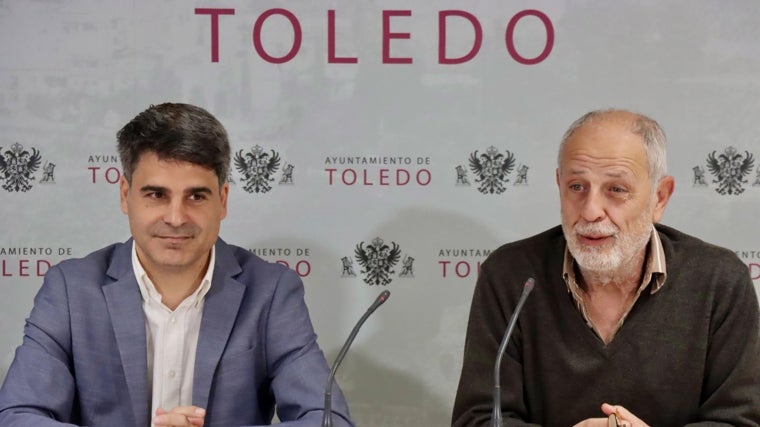 El concejal de Hacienda, Juan José Alcalde, (i.) junto al presidente de 'El Ciudadano', José Luis Calvo