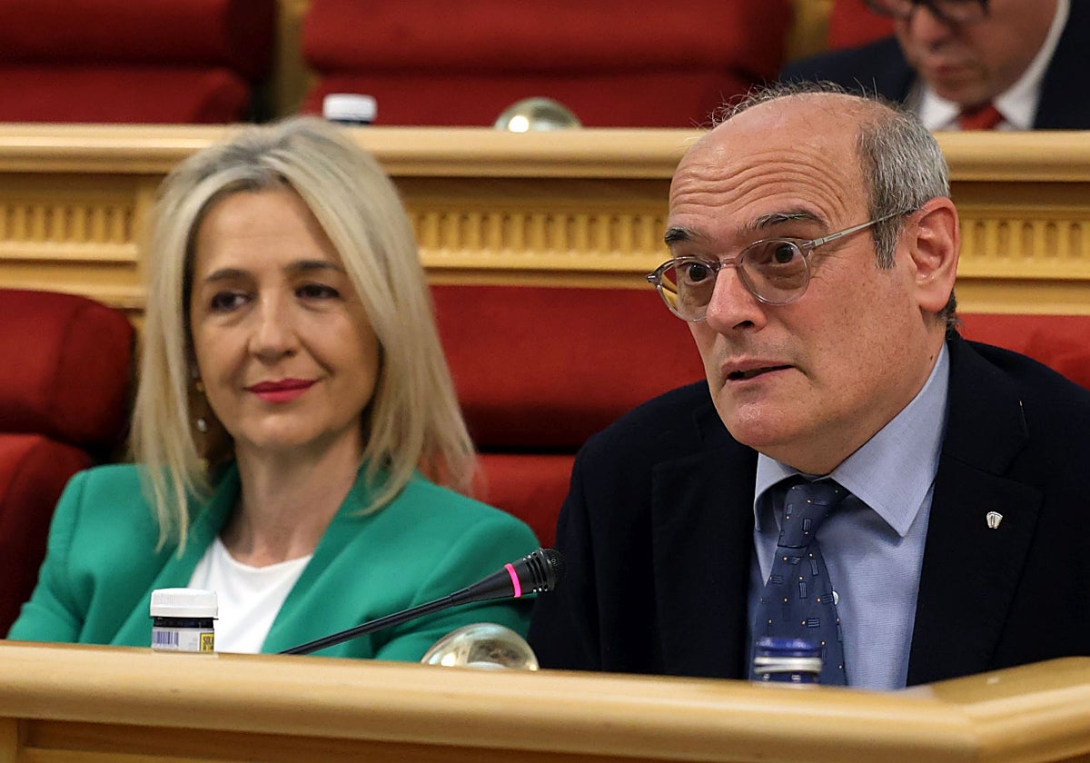 Juan Marín junto a Inés Cañizares