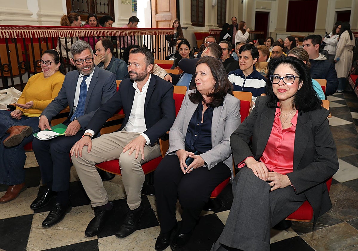 José Luis Escudero y Marisol Illescas, junto a representantes de Plena Inclusión Castilla-La Mancha
