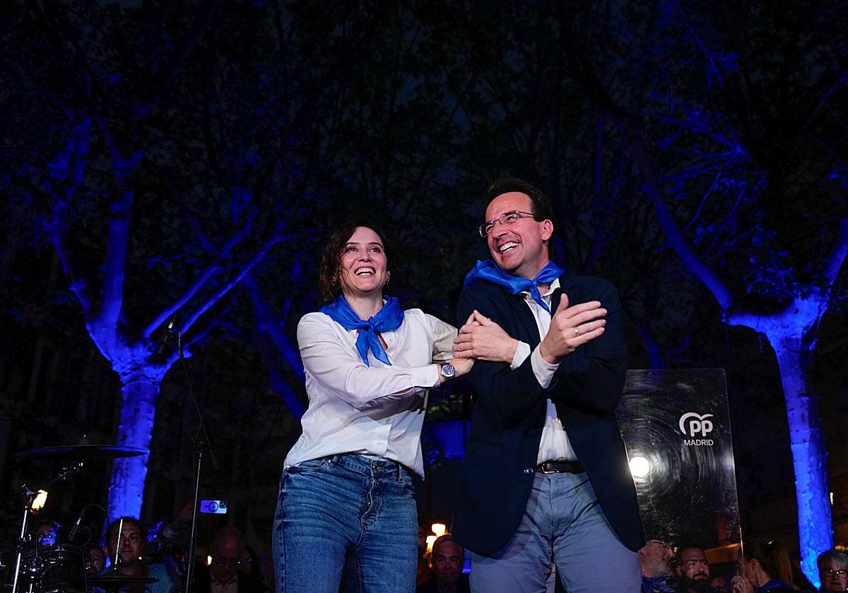 Isabel Díaz Ayuso y el alcalde de Leganés, Miguel Ángel Recuenco, en el mitin de este jueves