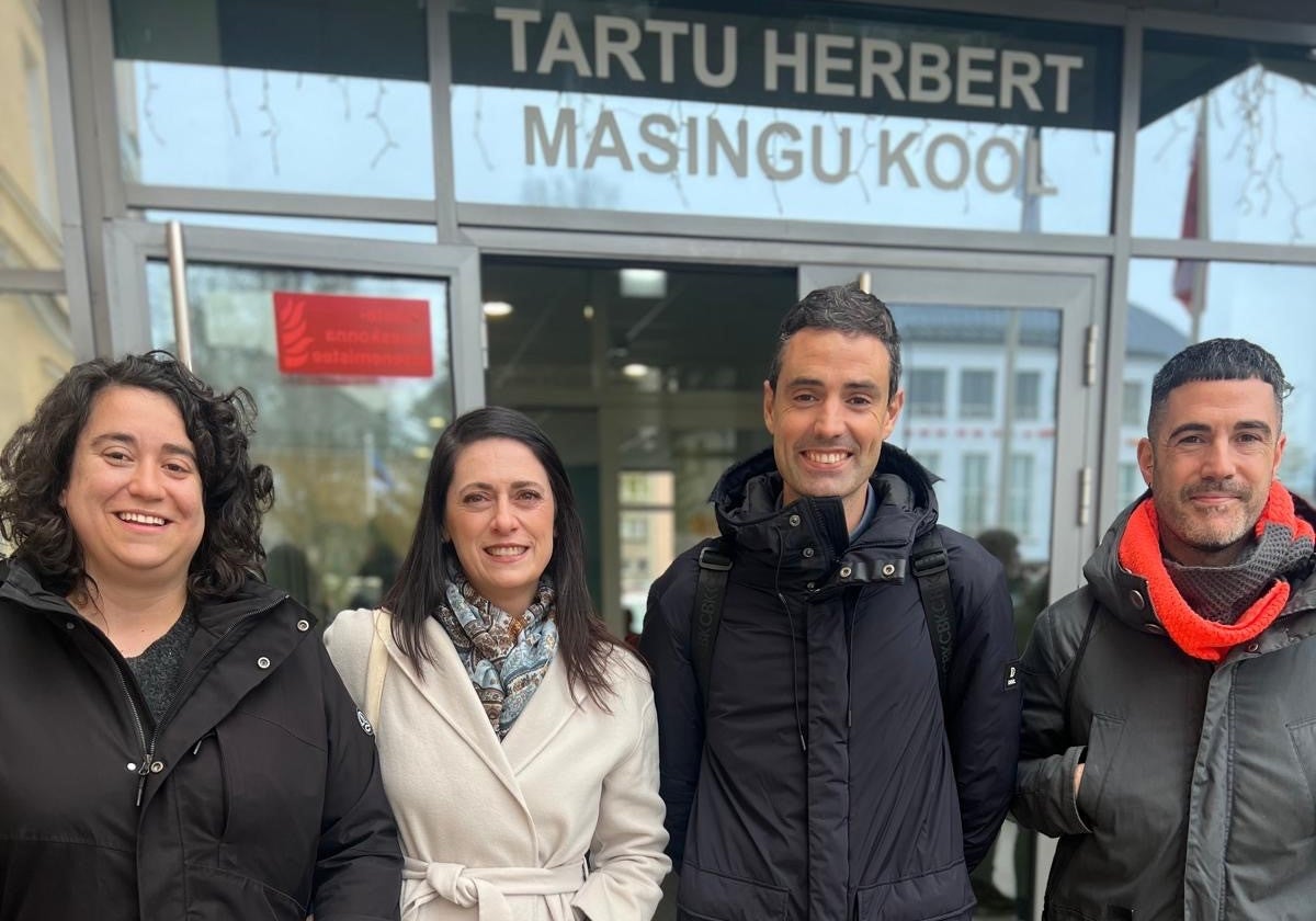 De izquierda a derecha: Estibalitz Canto (PSE), Alazne Arana (PNV), Aritz Abaroa (PNV) e Ikoitz Arrese en Tartu (Estonia)