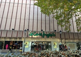 El TSJA decreta que los grandes comercios alejados del centro de Granada no podrán abrir los domingos