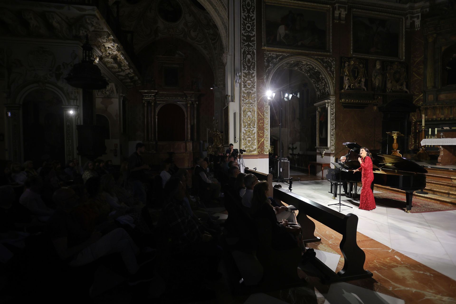 Auxiliadora Toledano y Julio Alexis Muñoz abren el Festival Primavera de Córdoba, en imágenes