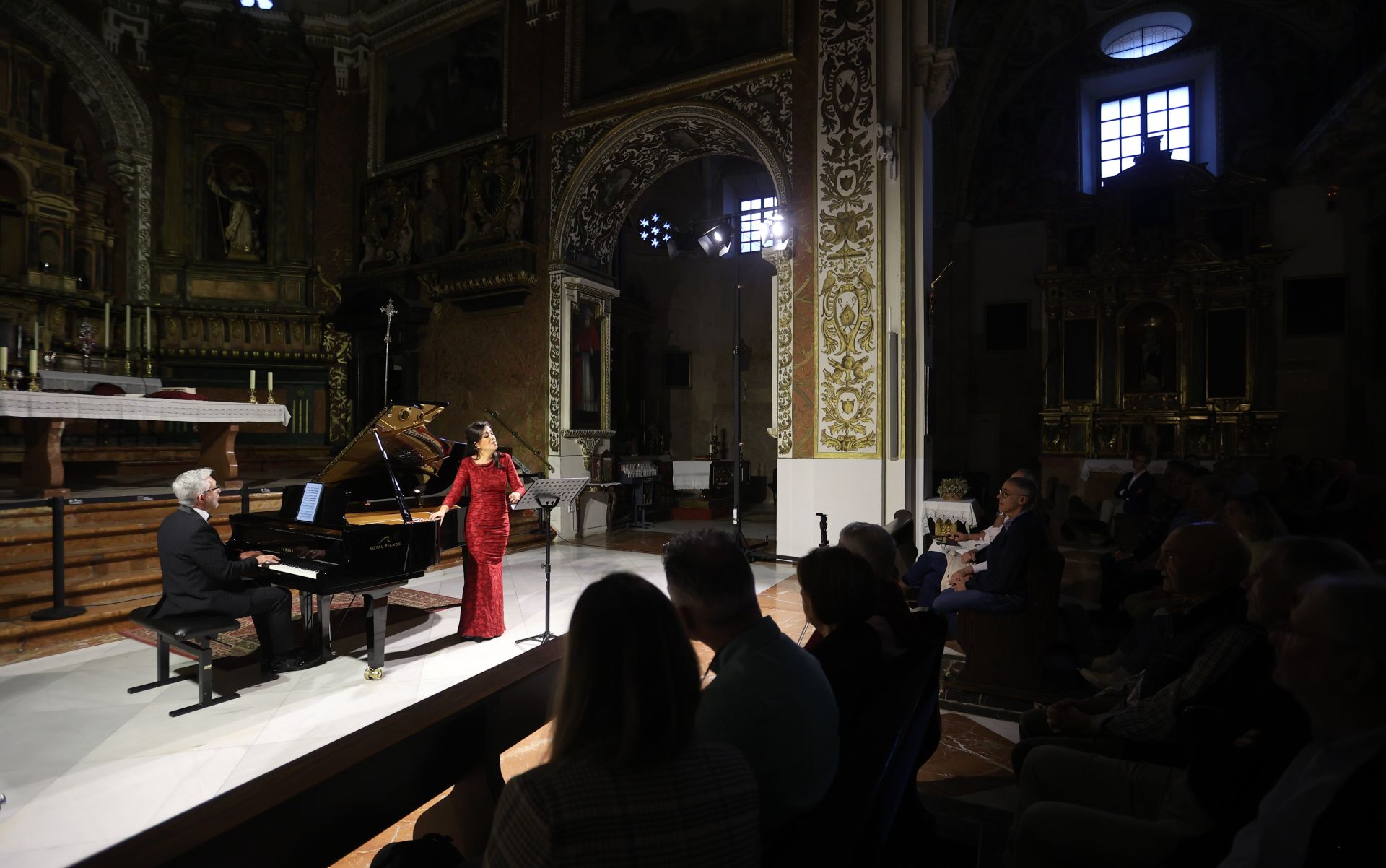 Auxiliadora Toledano y Julio Alexis Muñoz abren el Festival Primavera de Córdoba, en imágenes
