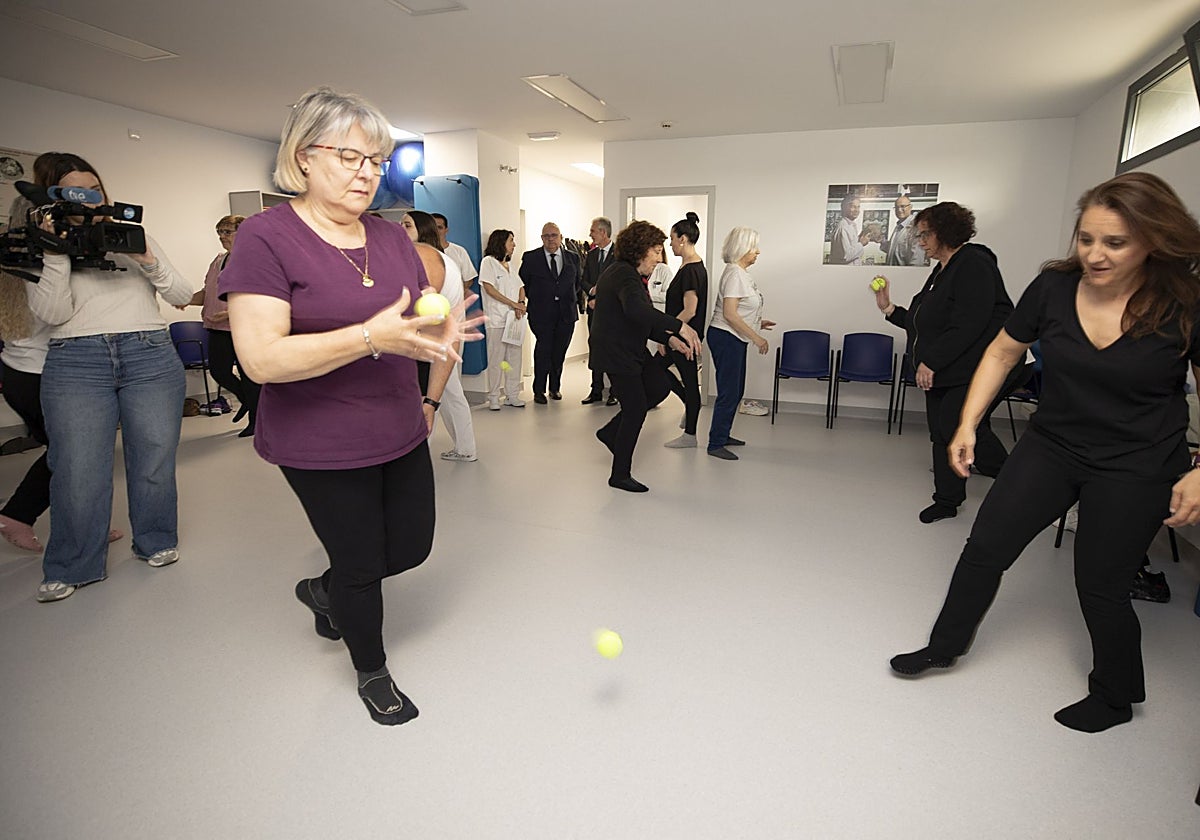 El consejero de Sanidad, Alejandro Vázquez, visita la Unidad del Dolor de Ávila