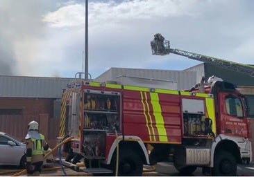 Incendio en la fabrica de espadas José Luis Rubio del Polígono de Toledo y desalojados ocho trabajadores