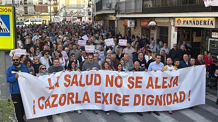 Manifestación por las calles de Cazorla el 21 de abril
