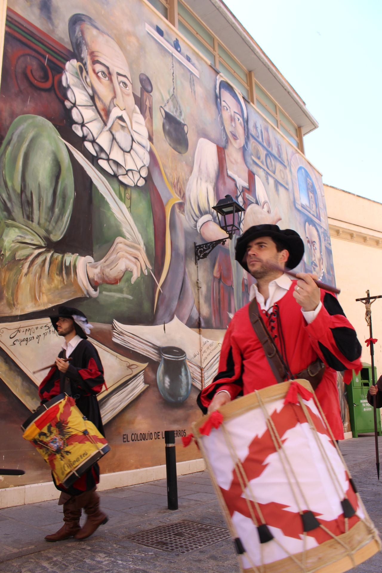 El espectacular desfile del Tercio de Olivares por las calles de Montilla, en imágenes