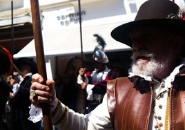 El espectacular desfile del Tercio de Olivares por las calles de Montilla, en imágenes