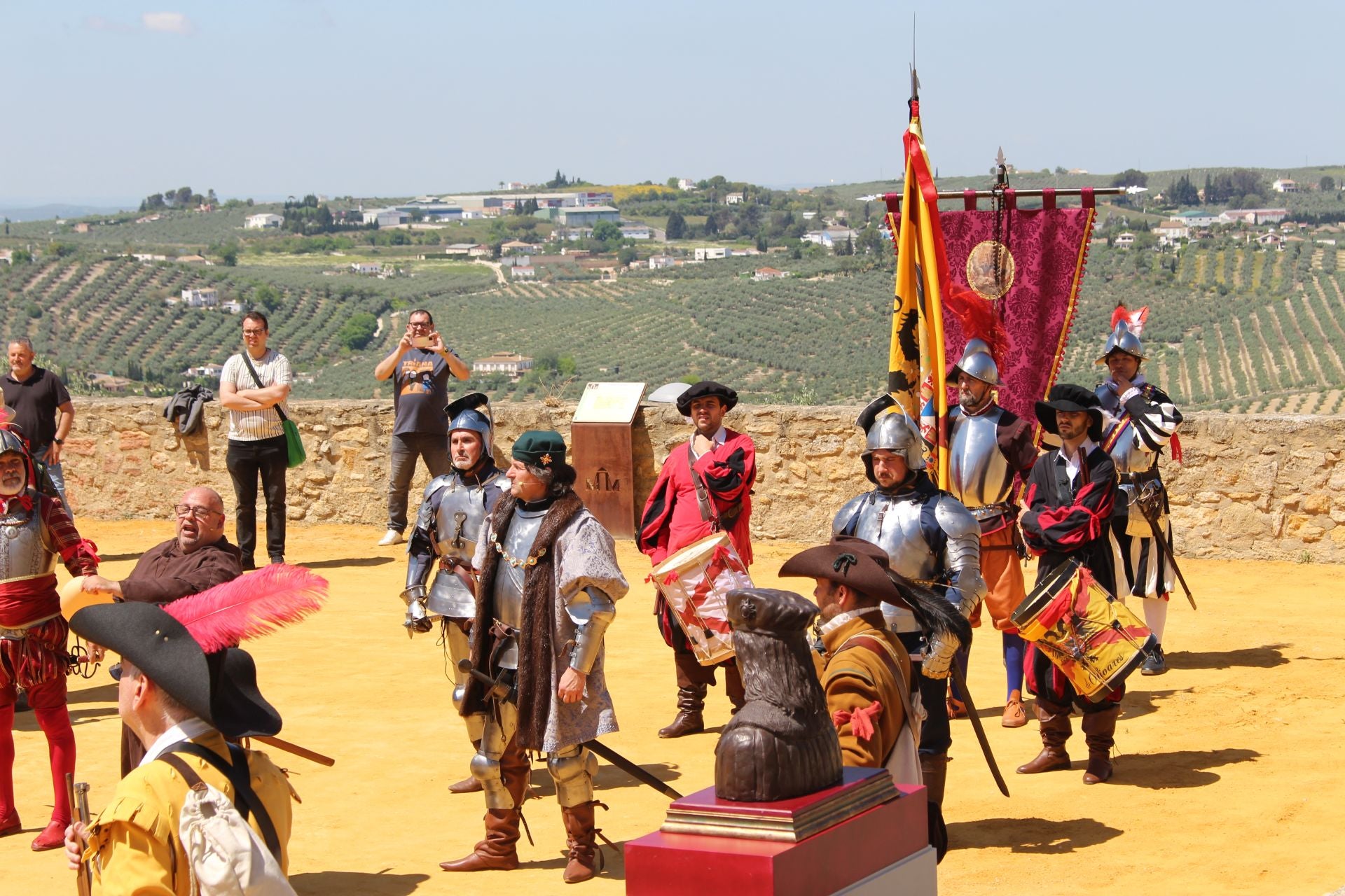 El espectacular desfile del Tercio de Olivares por las calles de Montilla, en imágenes
