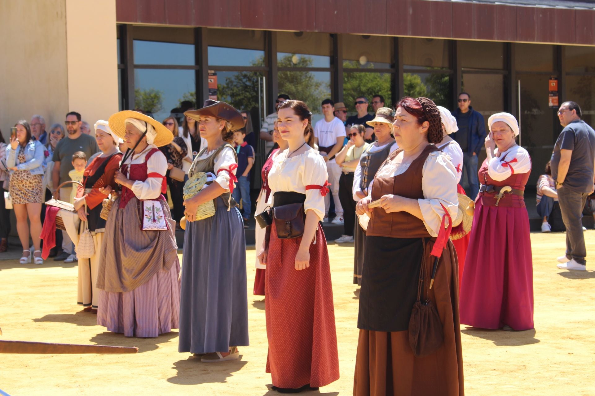 El espectacular desfile del Tercio de Olivares por las calles de Montilla, en imágenes