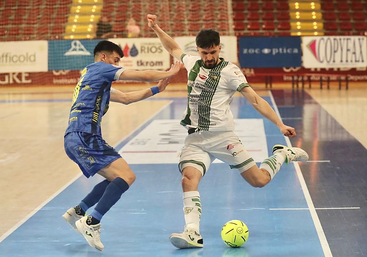 Mykytiuk se prepara para disparar durante el encuentro en Vista Alegre