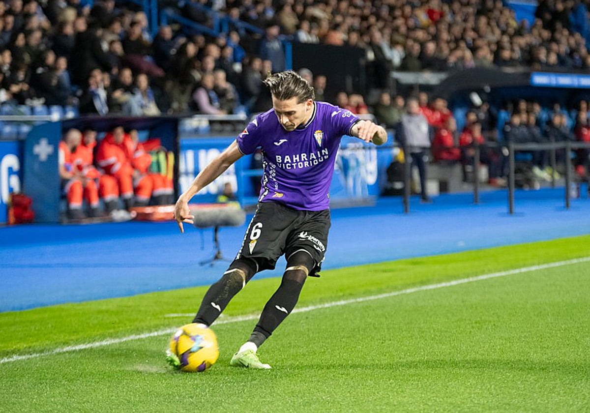 Álex Sala durante un encuentro con el Córdoba esta temporada