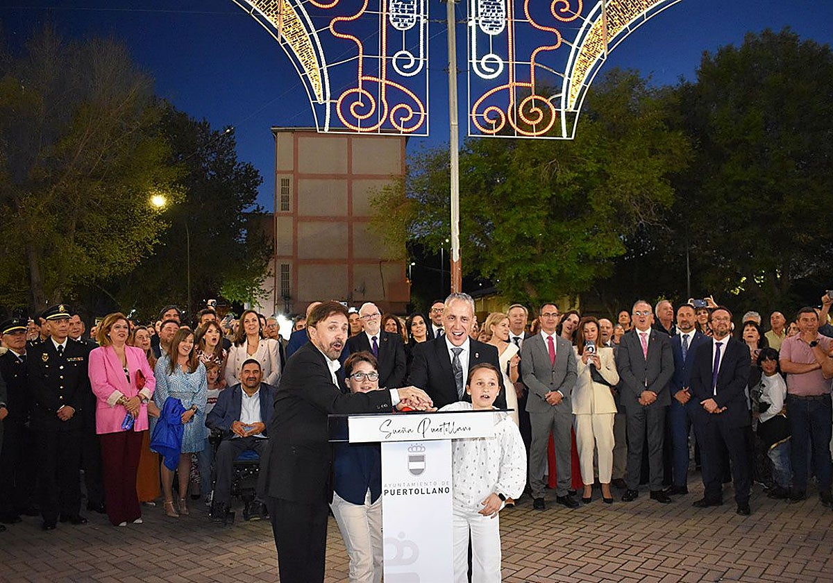 José Mota, sus hijos y el alcalde de Puertollano, Miguel Ángel Ruiz