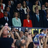 María Jesús Montero ocupa el sitio de Sánchez y relega a Juanma Moreno en el palco de la Final